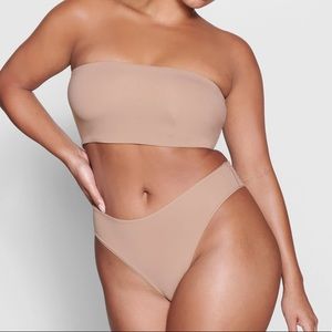 SKIMS Fits everybody bandeau bra!